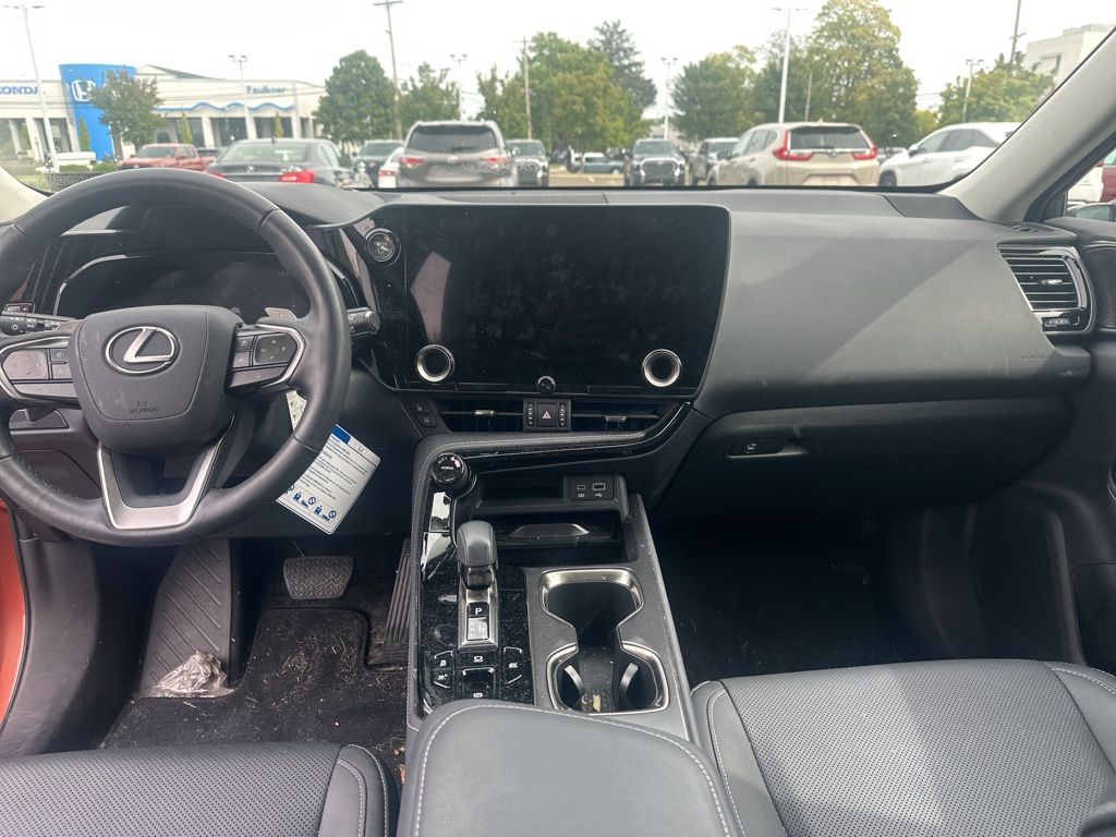 2025 Lexus NX 350h Luxury photo 9