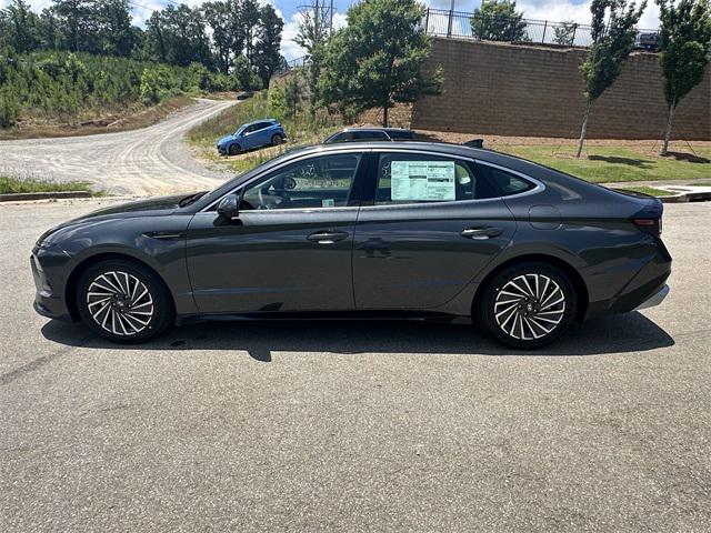 2025 Hyundai Sonata Hybrid Limited photo 2
