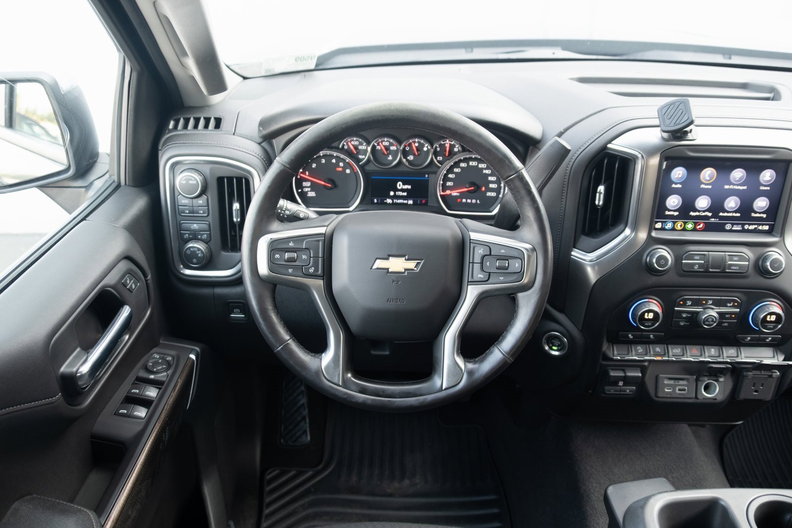 2020 Chevrolet Silverado 1500 LT photo 2