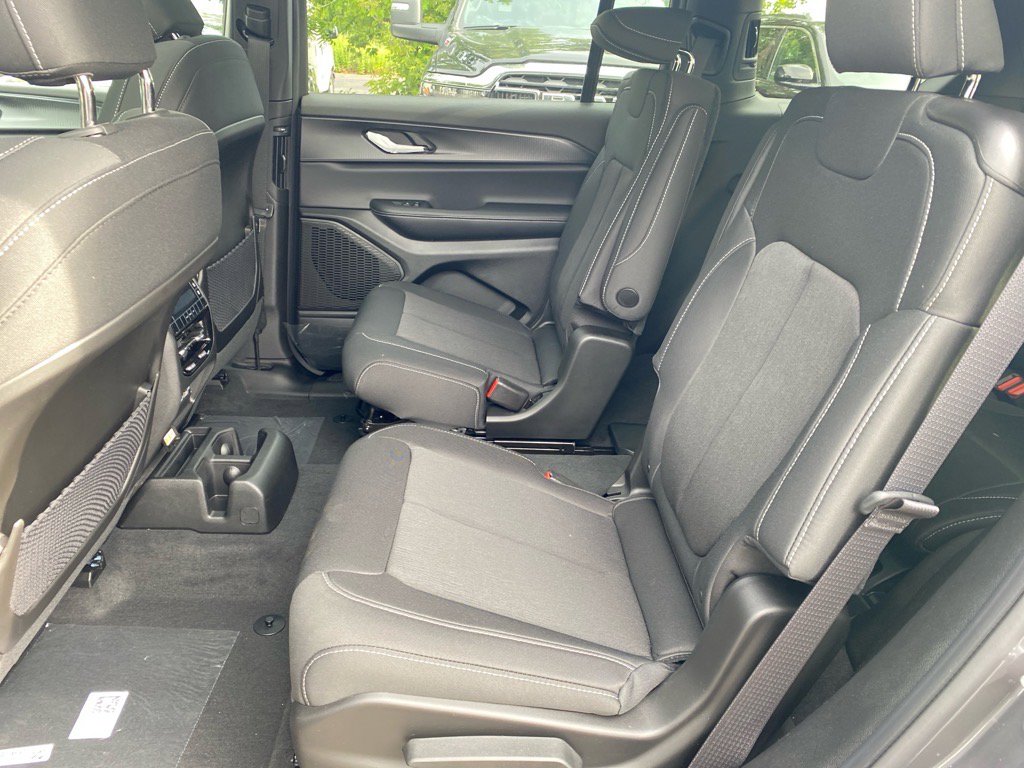 2025 Jeep Grand Cherokee L photo 13