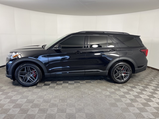 2025 Ford Explorer ST photo 2