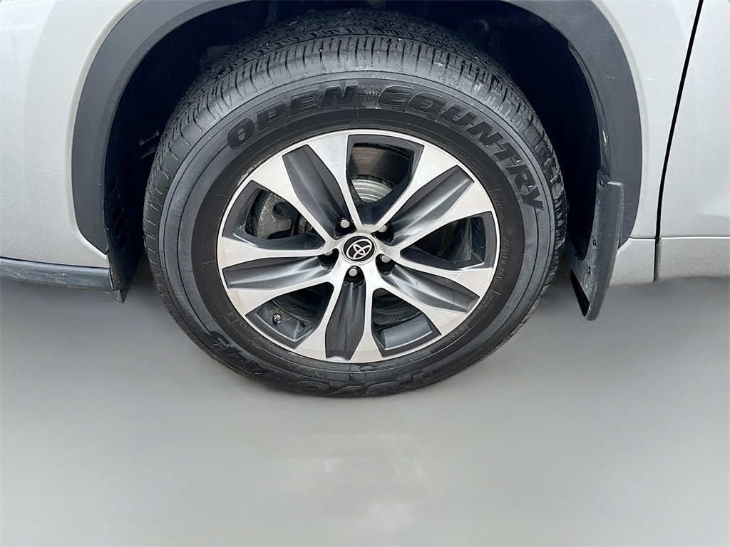 2021 Toyota Highlander XLE photo 21