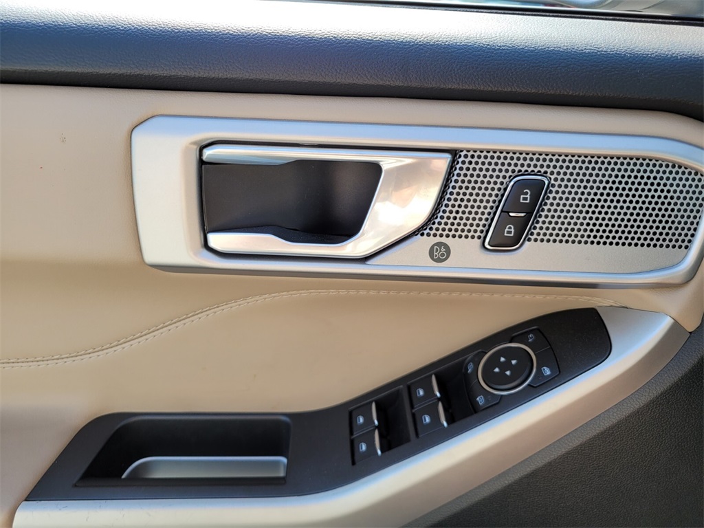 2024 Ford Explorer XLT photo 24
