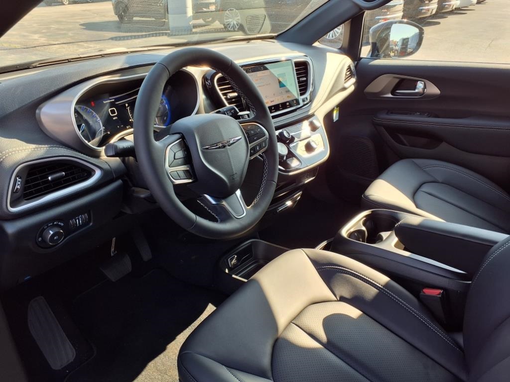 2026 Chrysler Pacifica photo 8