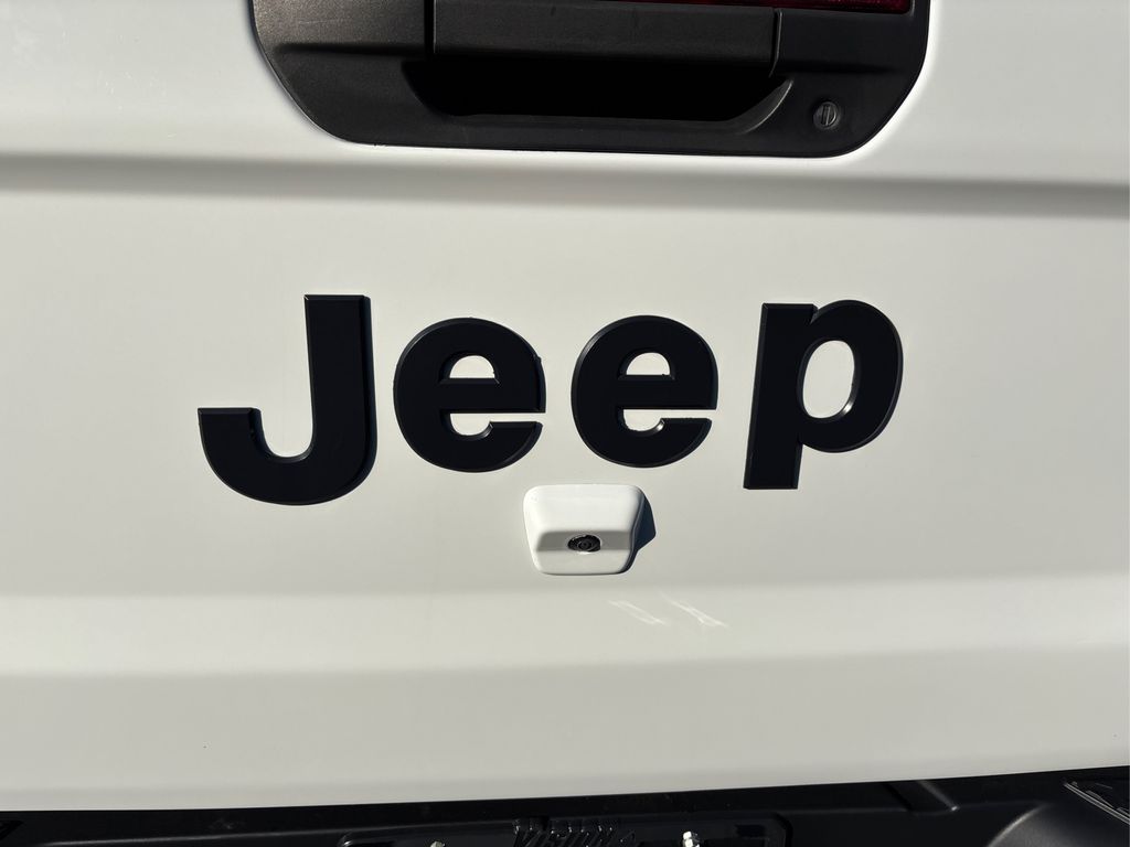 2021 Jeep Gladiator Willys photo 14