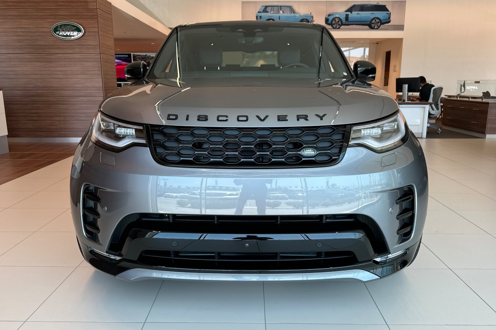 2025 Land Rover Discovery SE photo 9