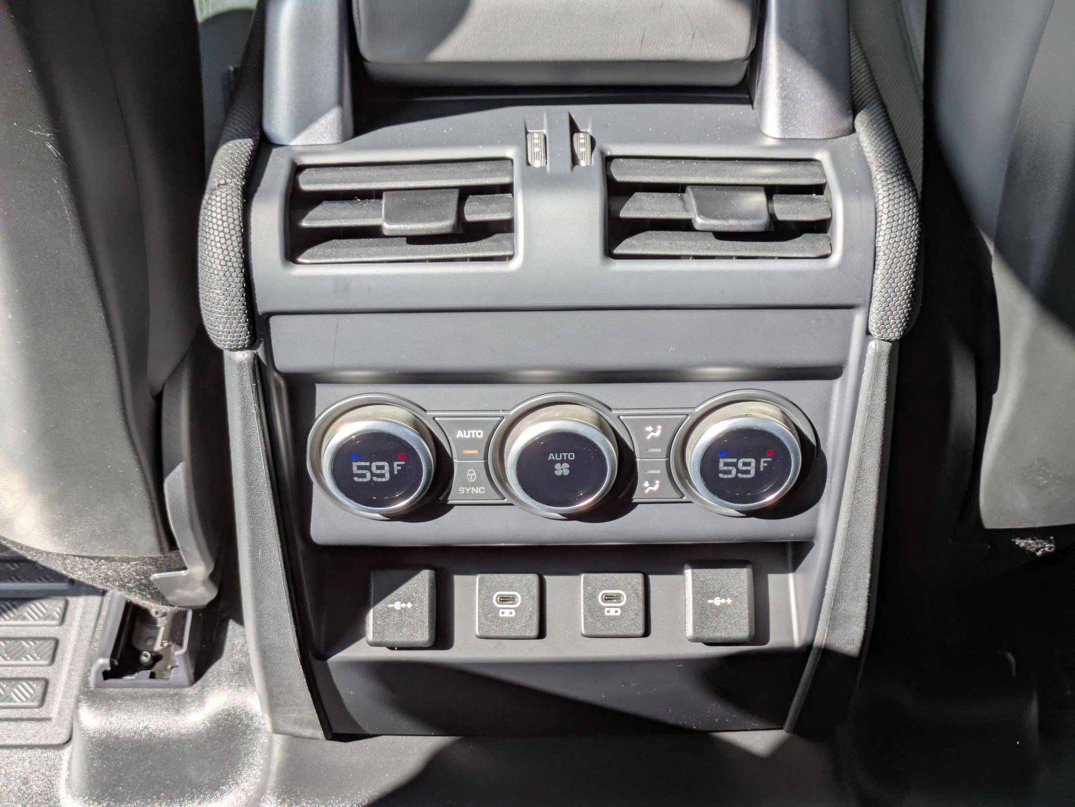 2022 Land Rover Defender 110 X-Dynamic HSE photo 23
