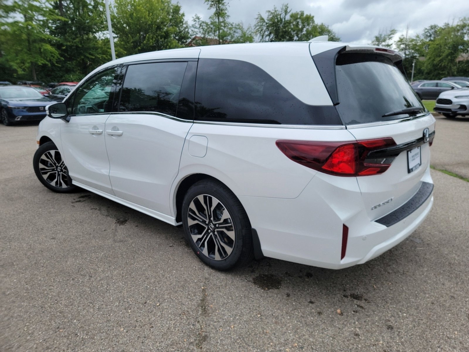 2026 Honda Odyssey Elite photo 2