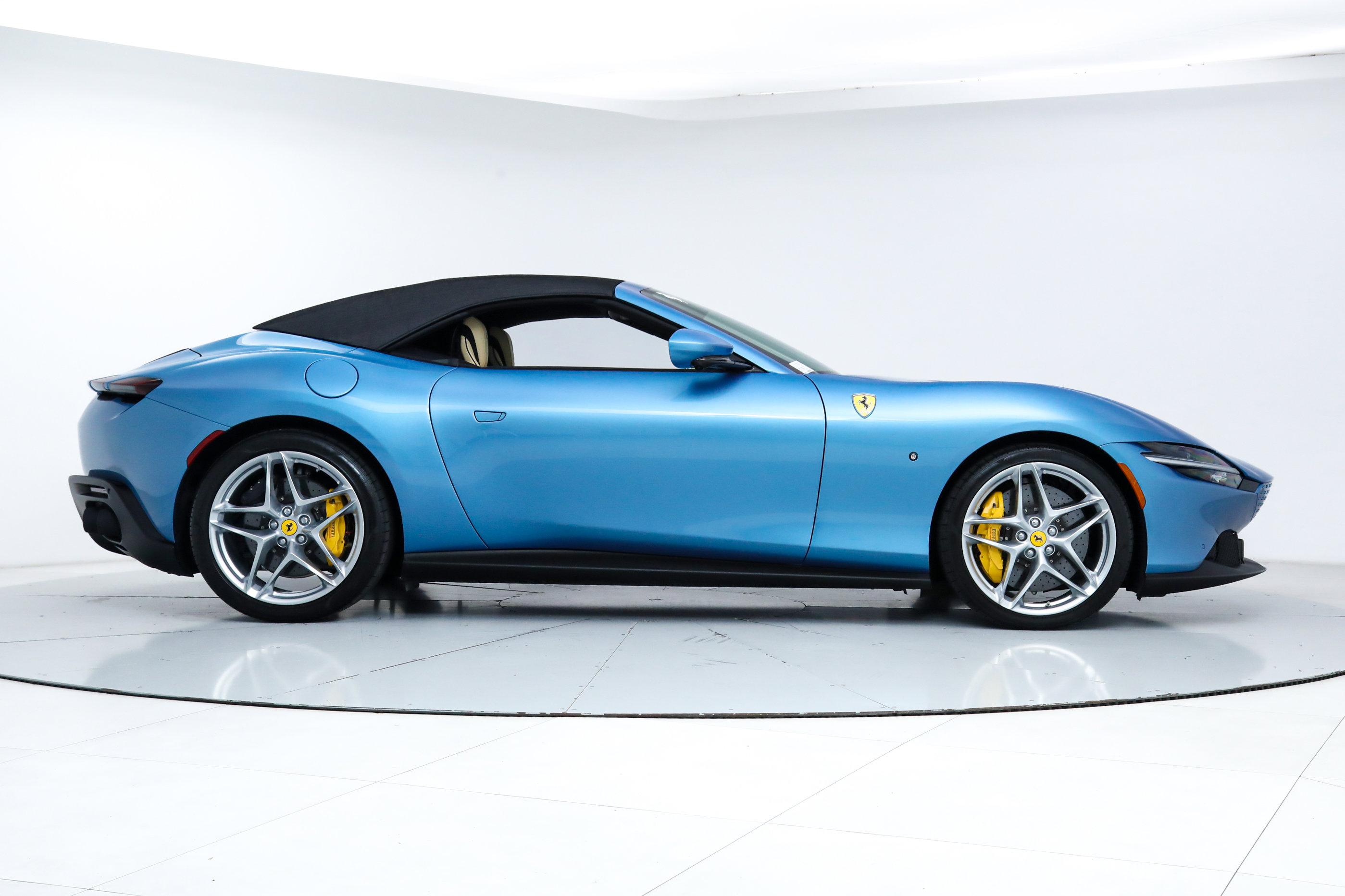 2025 Ferrari Roma Spider photo 11