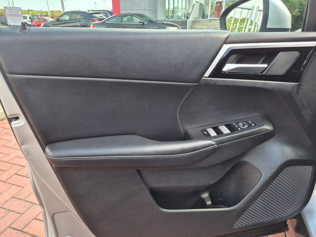 2024 Mitsubishi Outlander SE Black Edition photo 22