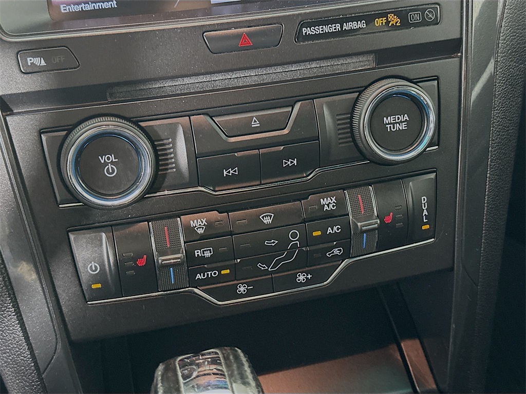 2016 Ford Explorer XLT photo 14