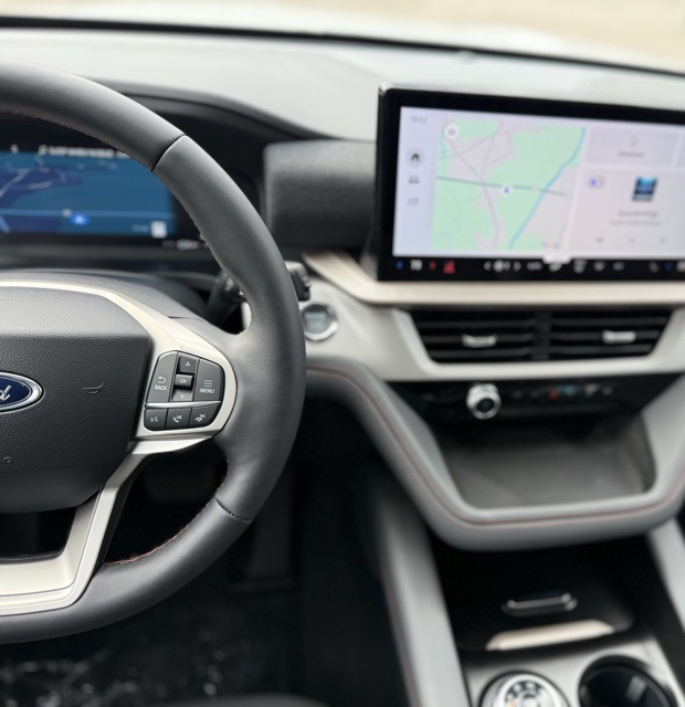 2025 Ford Explorer photo 16