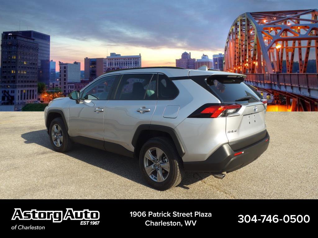 2022 Toyota RAV4 Hybrid LE photo 5