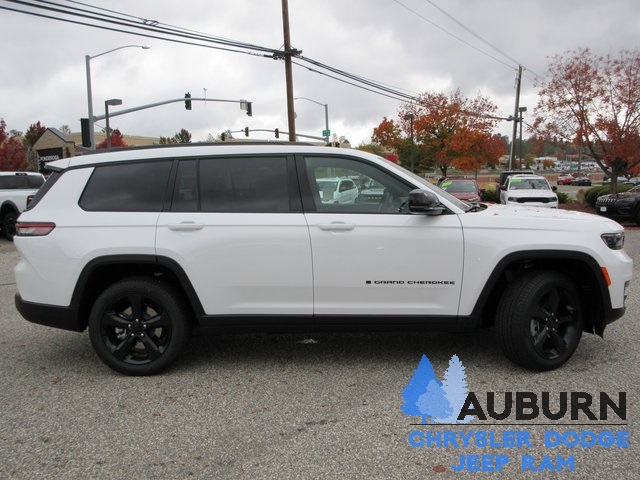 2025 Jeep Grand Cherokee Limited photo 2