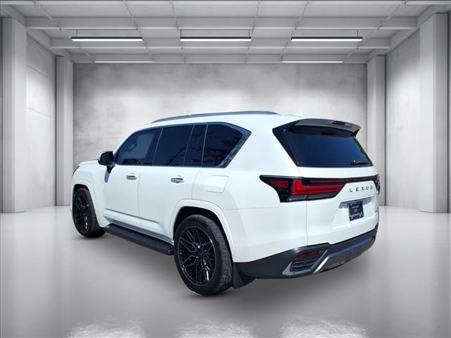 2022 Lexus LX 600 Luxury photo 3