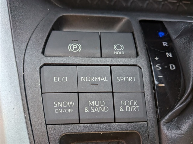 2021 Toyota RAV4 LE photo 14