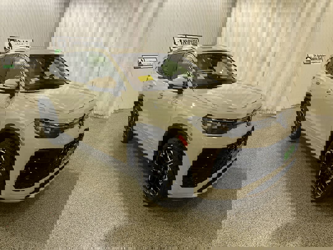 2026 Volkswagen Tiguan SEL R-LINE TURBO's photo