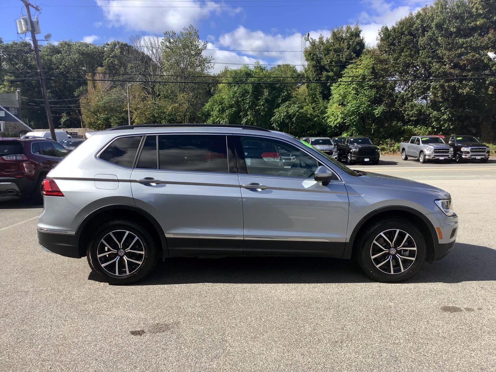 2021 Volkswagen Tiguan R-Line Black SEL photo 4