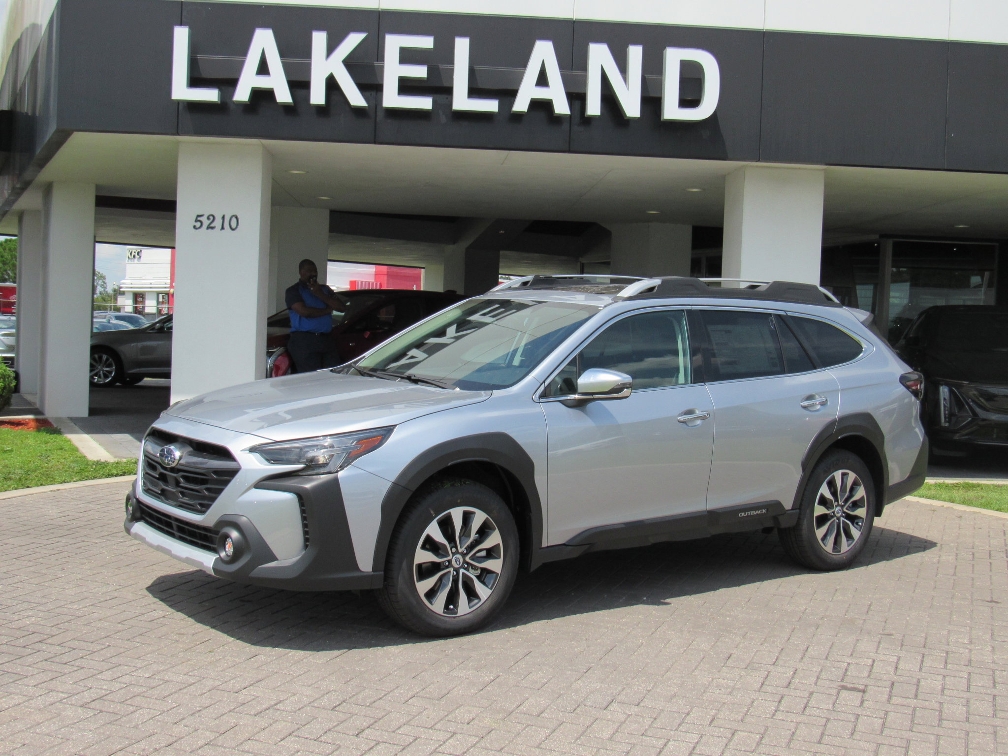 2025 Subaru Outback Touring XT photo 2
