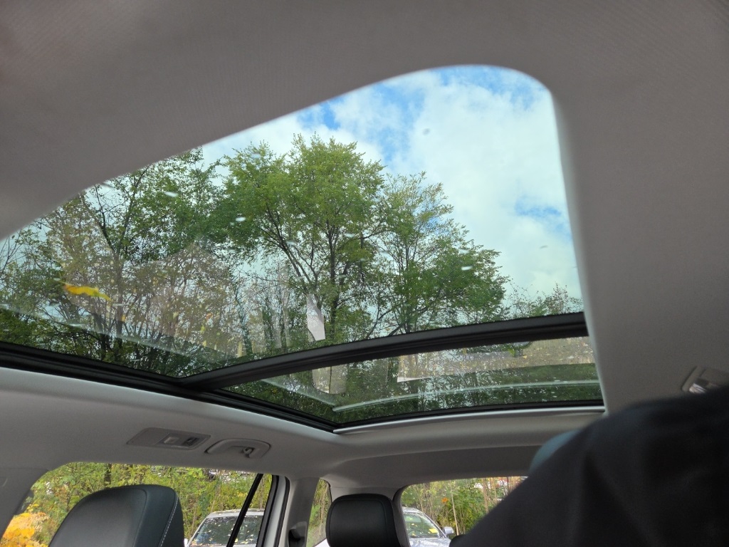 2023 Volkswagen Tiguan SE photo 2