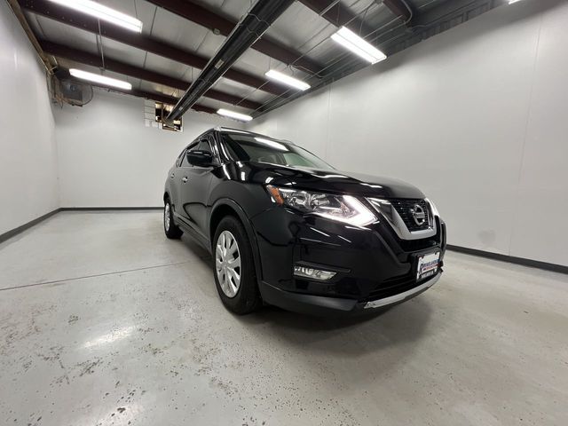 2017 Nissan Rogue S photo 2