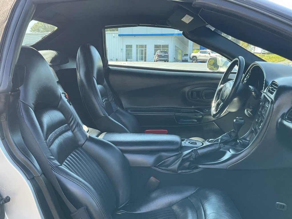 2004 Chevrolet Corvette Base photo 15
