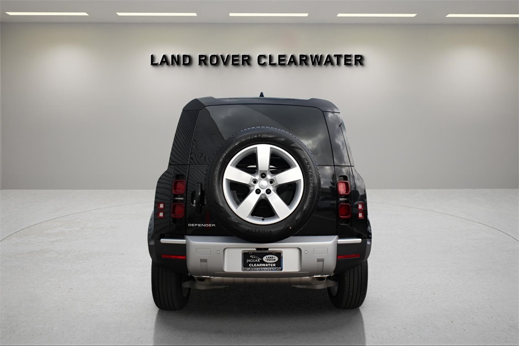 2025 Land Rover Defender 110 S photo 3