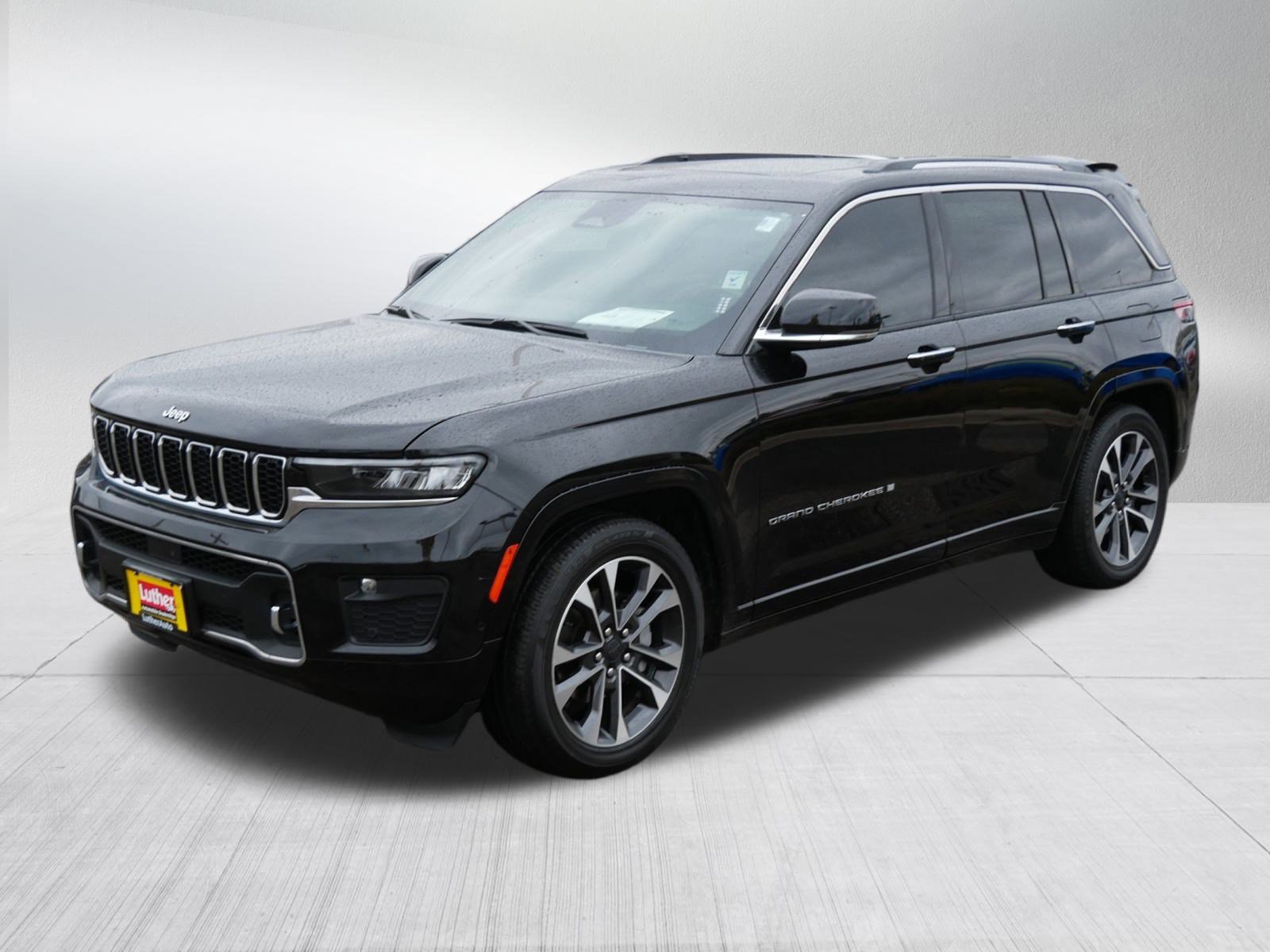 2022 Jeep Grand Cherokee Overland photo 3