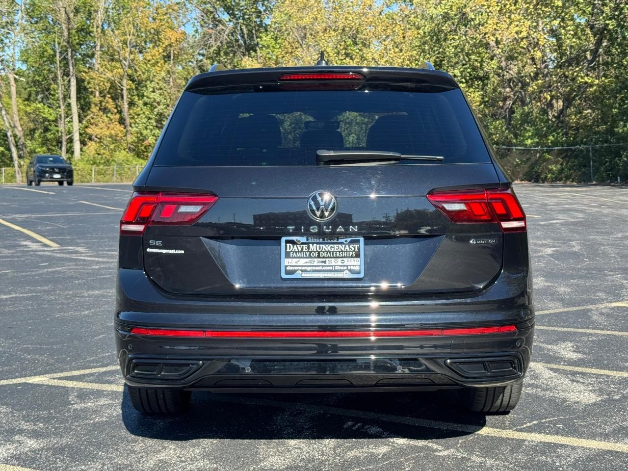 2022 Volkswagen Tiguan SE R-Line Black photo 4