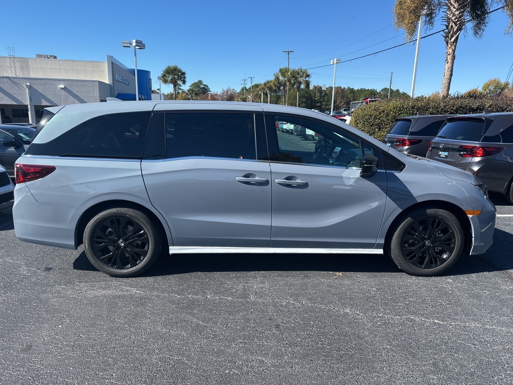 2026 Honda Odyssey photo 2