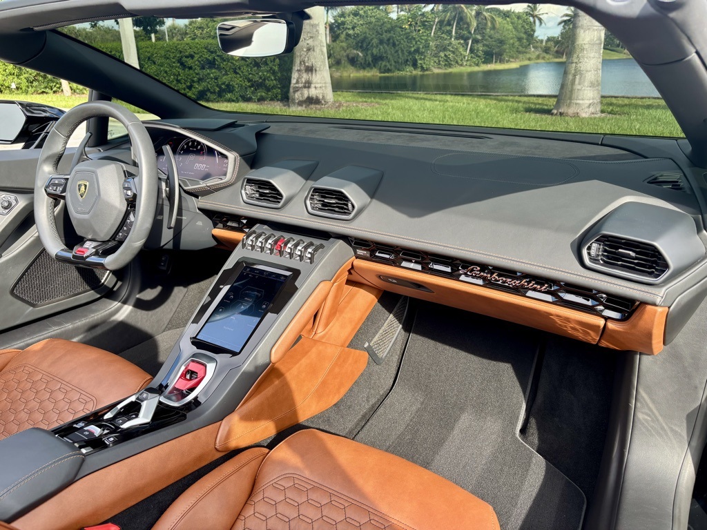 2020 Lamborghini Huracan Evo Base photo 22