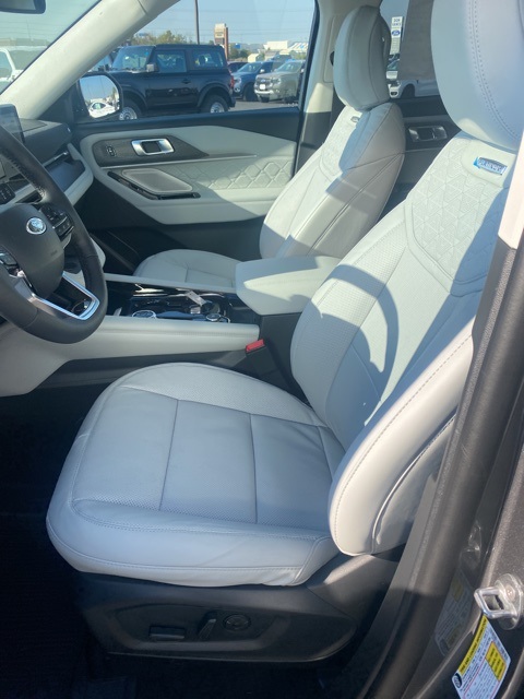 2025 Ford Explorer Platinum photo 16