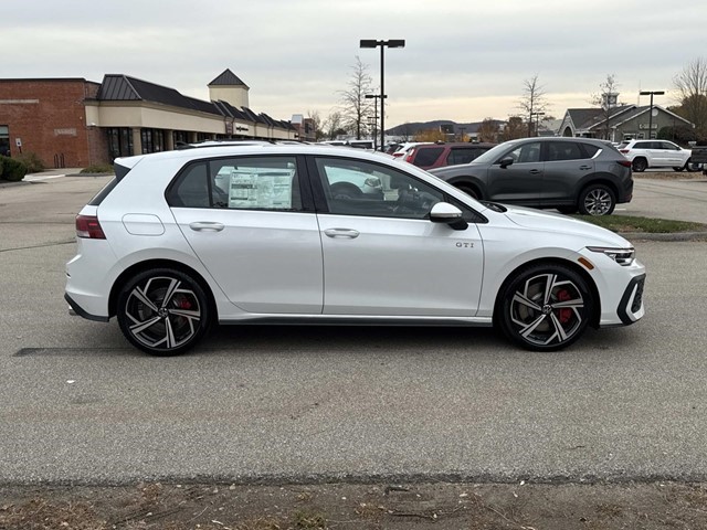 2025 Volkswagen Golf GTI SE photo 3