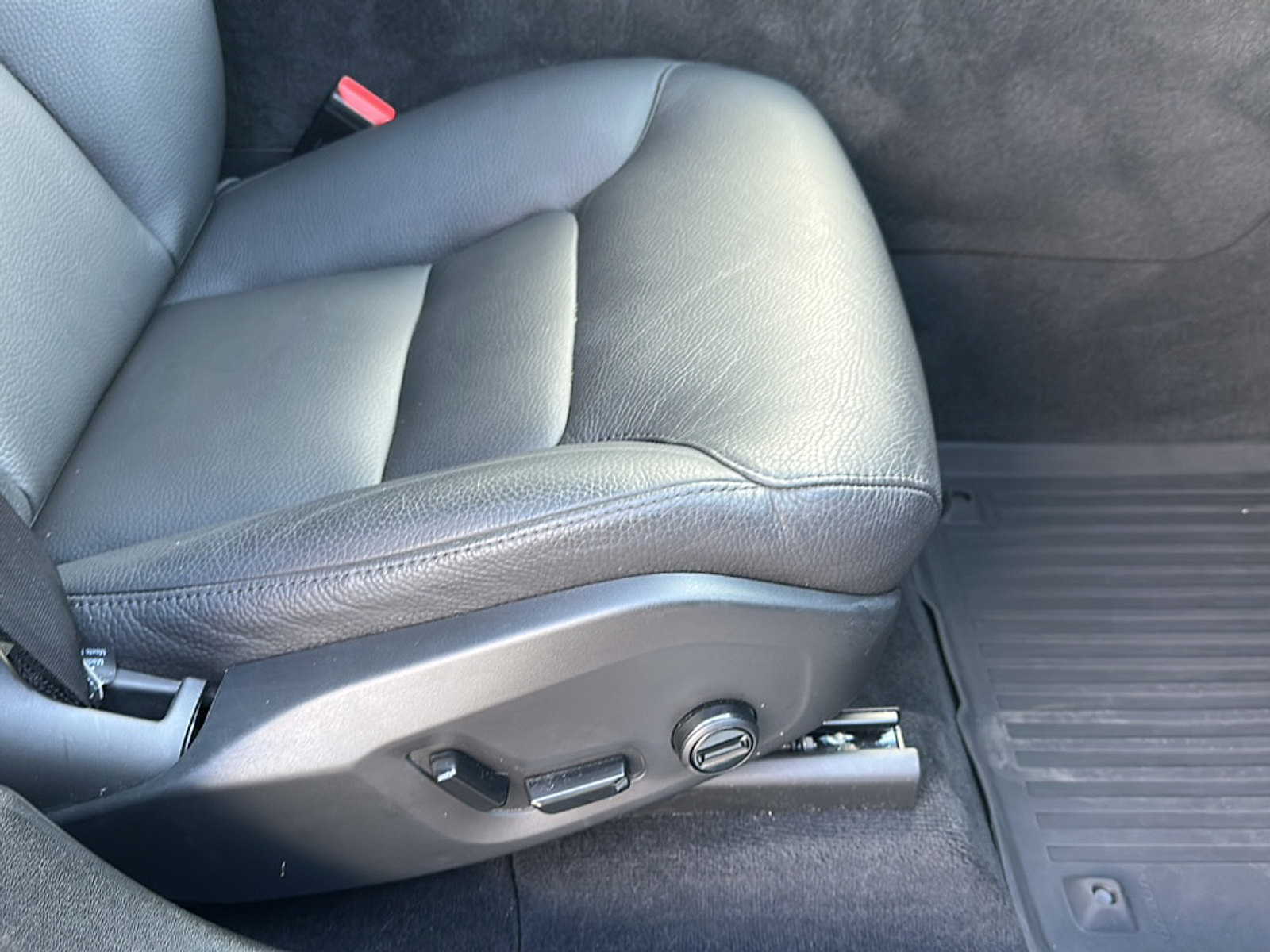 2023 Volvo XC60 B5 Plus photo 10