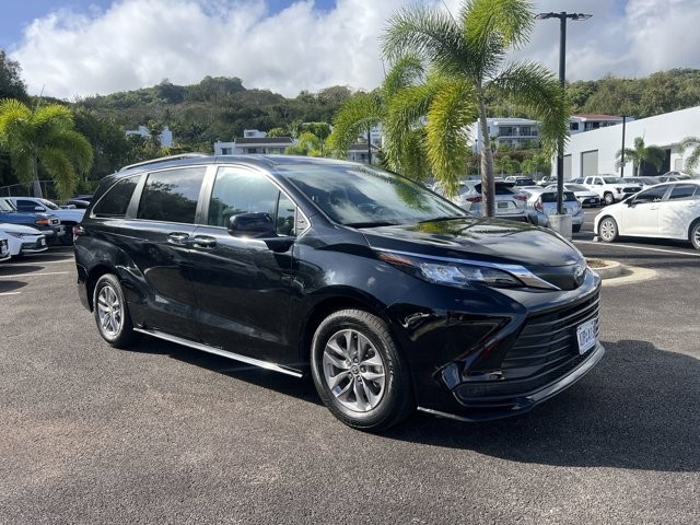 2023 Toyota Sienna LE