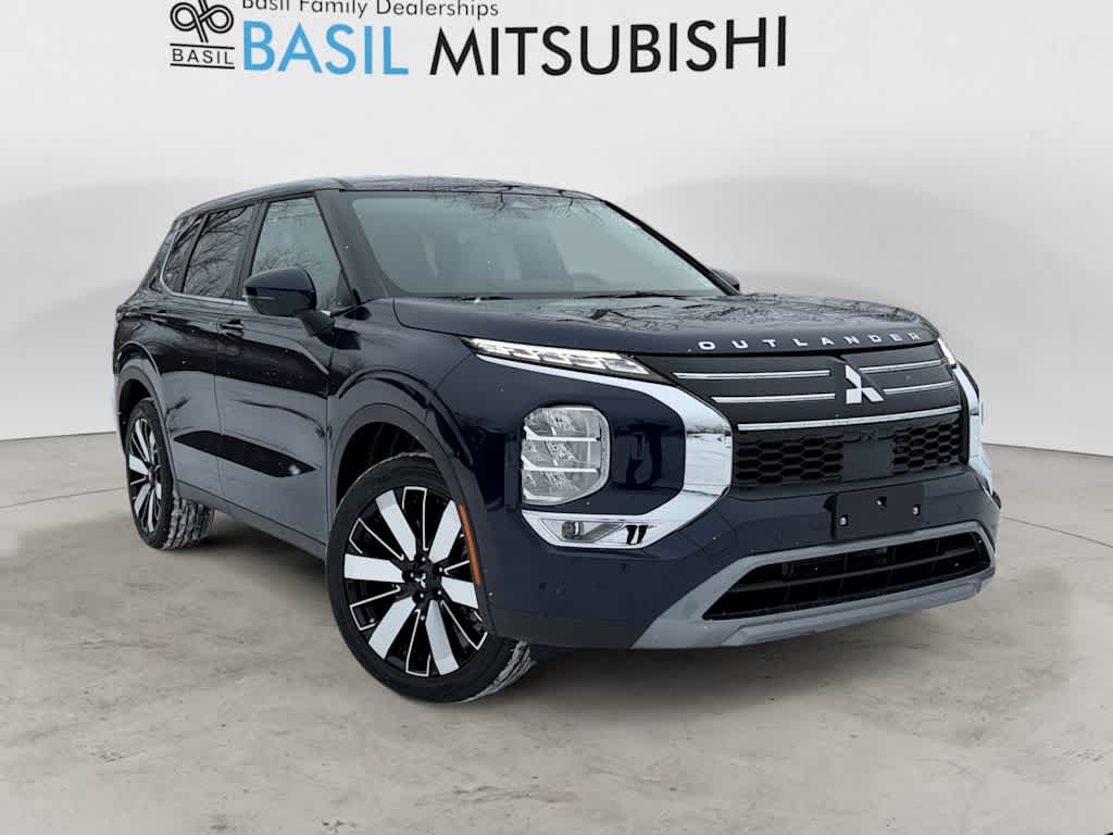 2025 Mitsubishi Outlander SE's photo