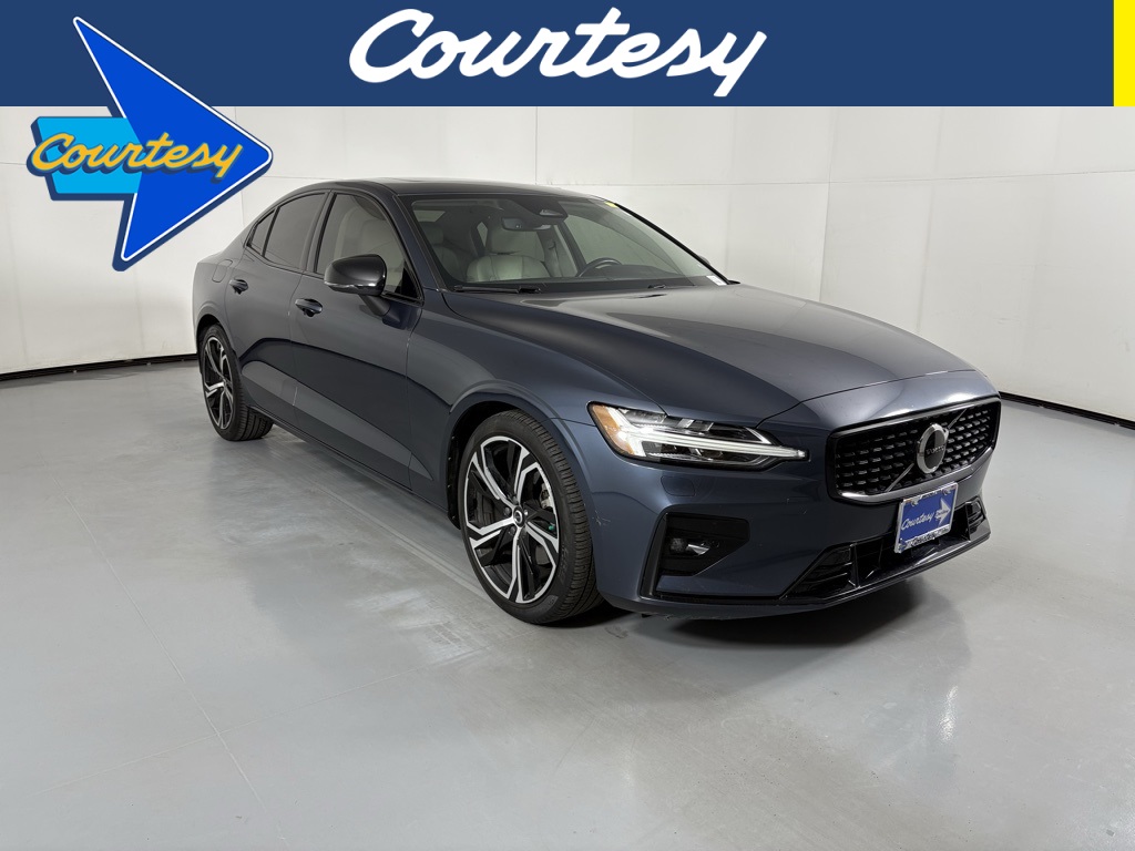 2024 Volvo S60 Core's photo