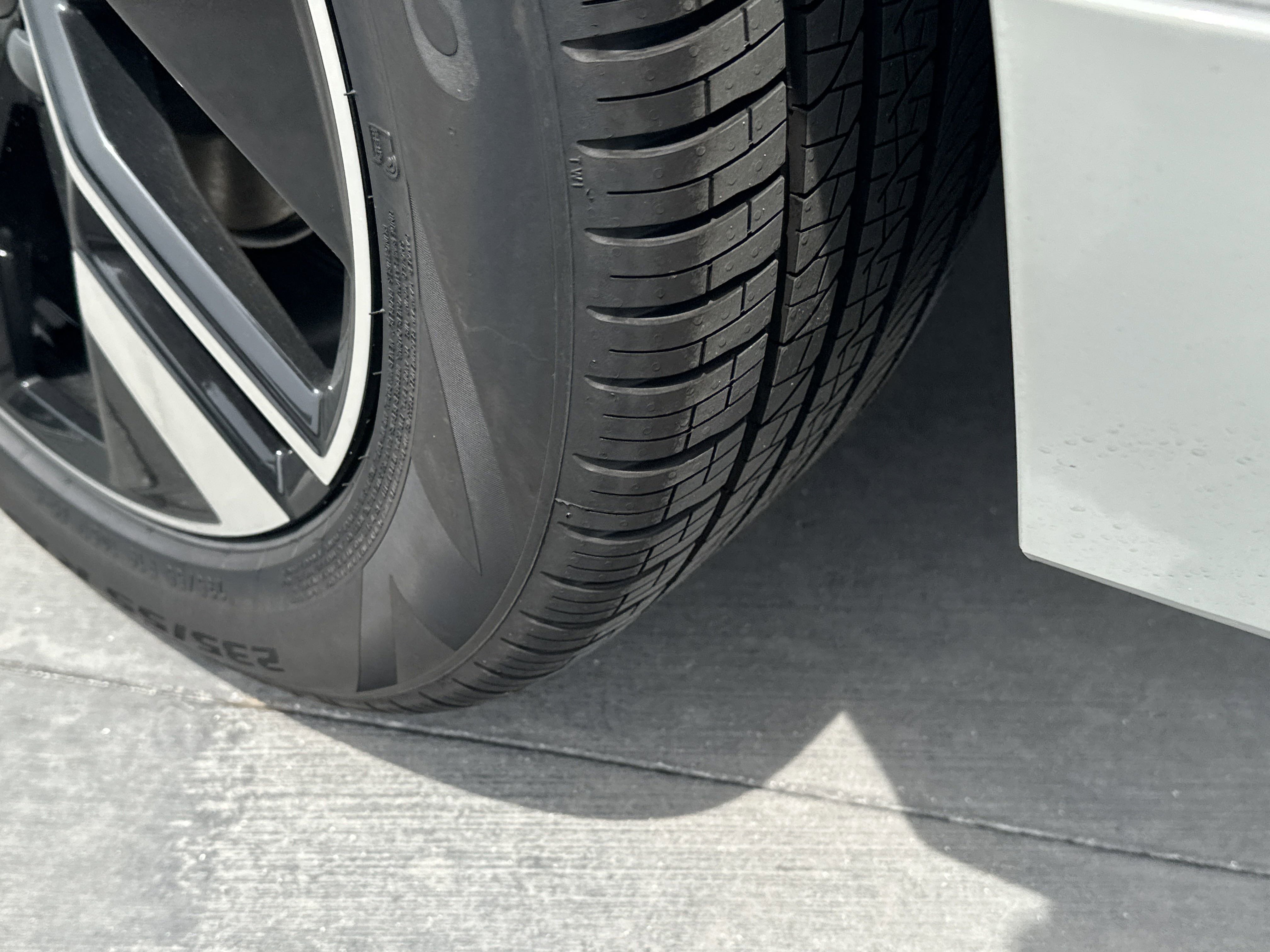 2026 Volvo XC60 B5 Core photo 9