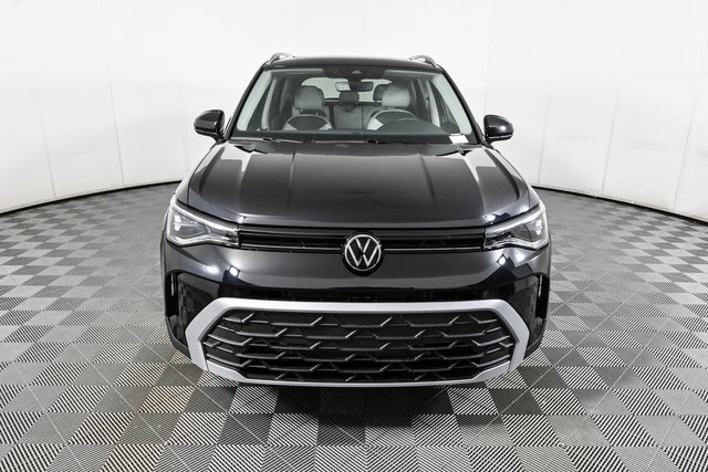 2025 Volkswagen Taos SE photo 4