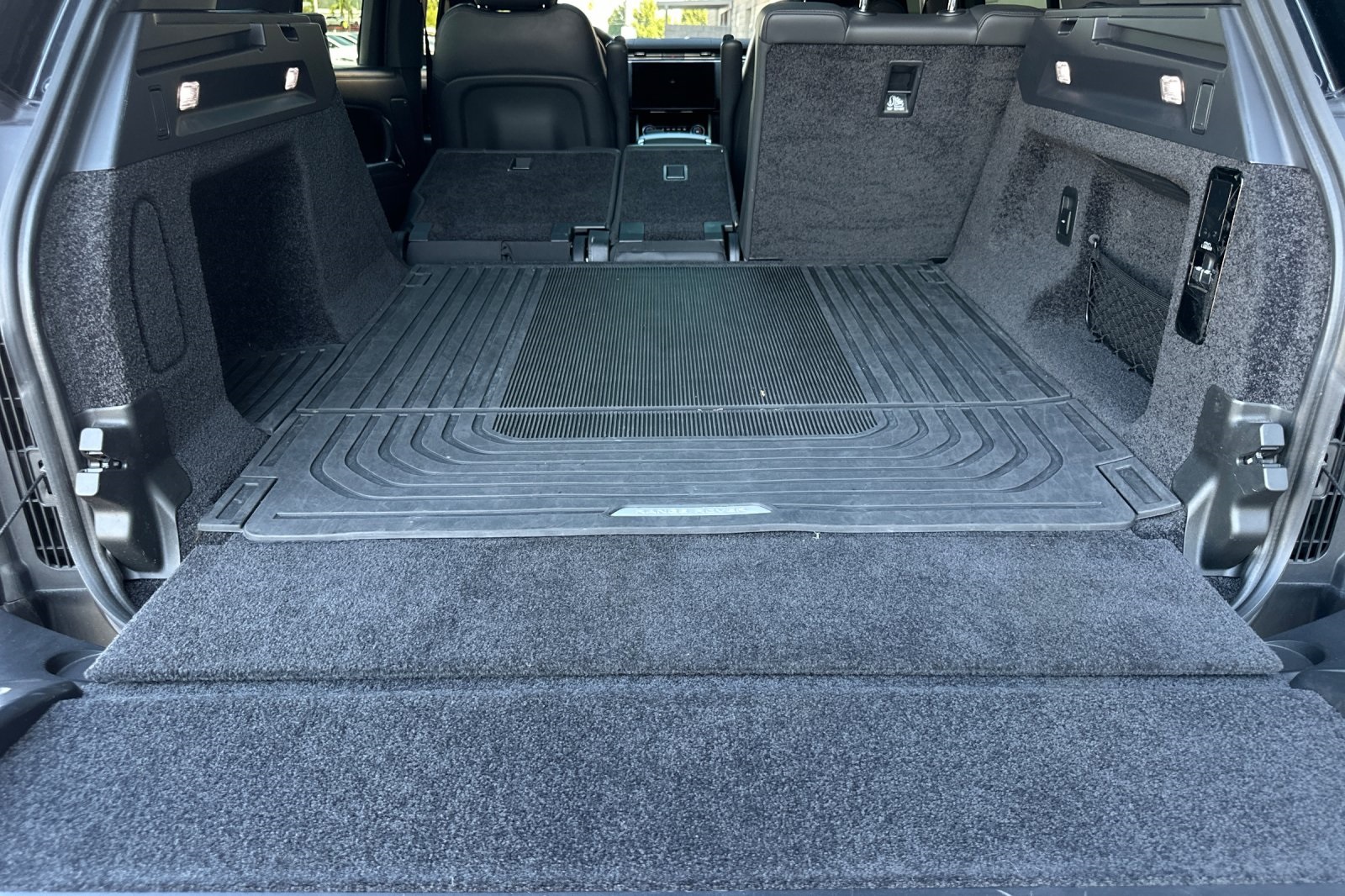 2023 Land Rover Range Rover SE photo 16