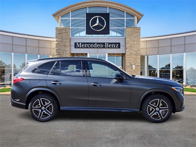 2025 Mercedes Benz GLC 300 4MATIC photo 4