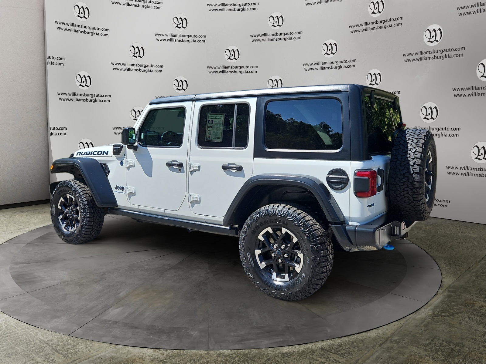 2024 Jeep Wrangler Rubicon 4xe photo 2