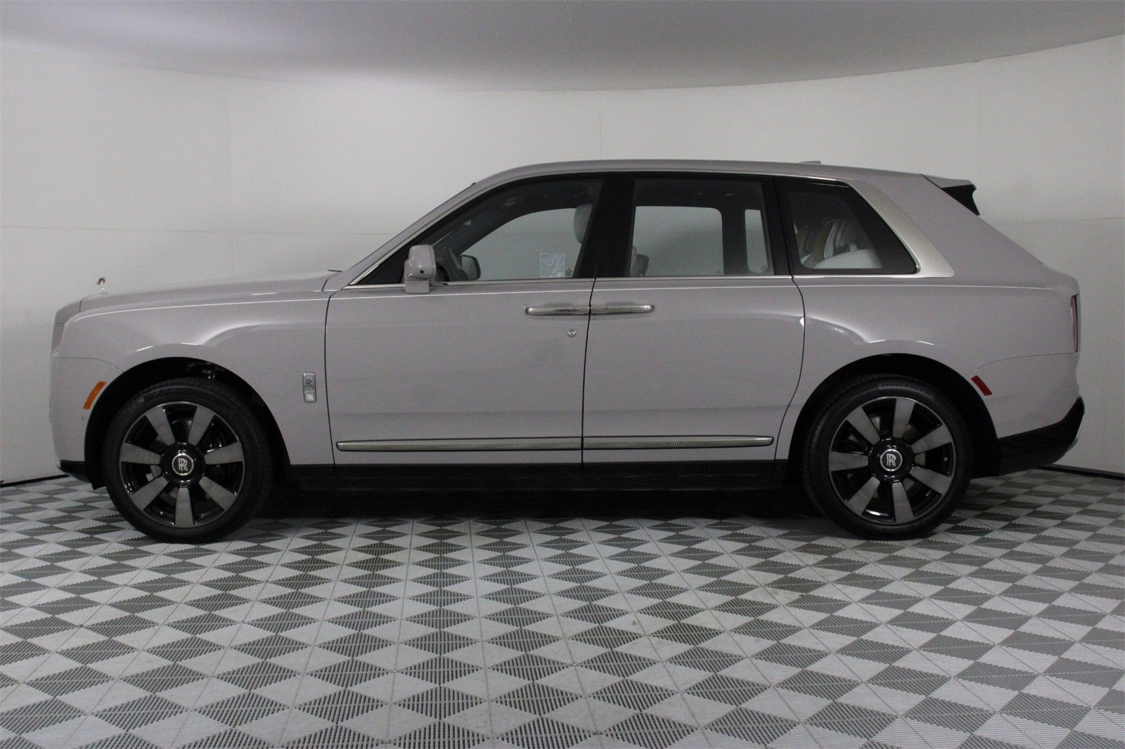 2025 Rolls Royce Cullinan RR photo 3
