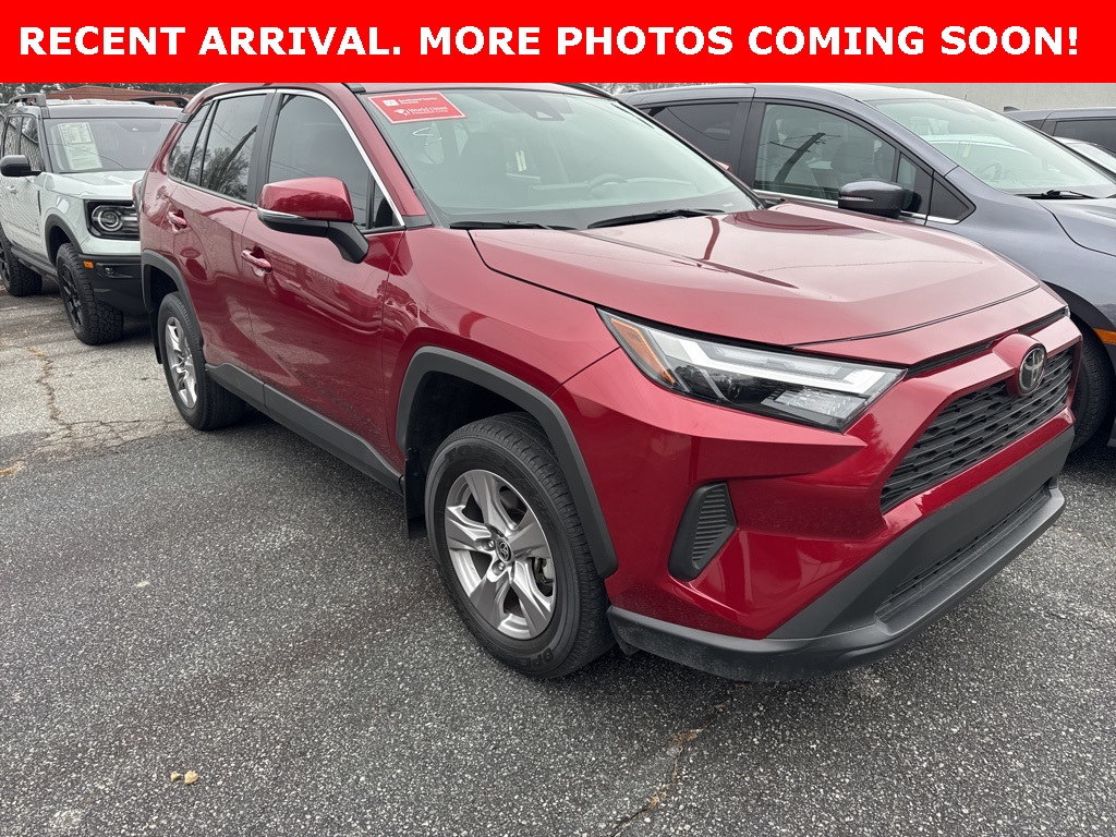 2025 Toyota RAV4 XLE's photo