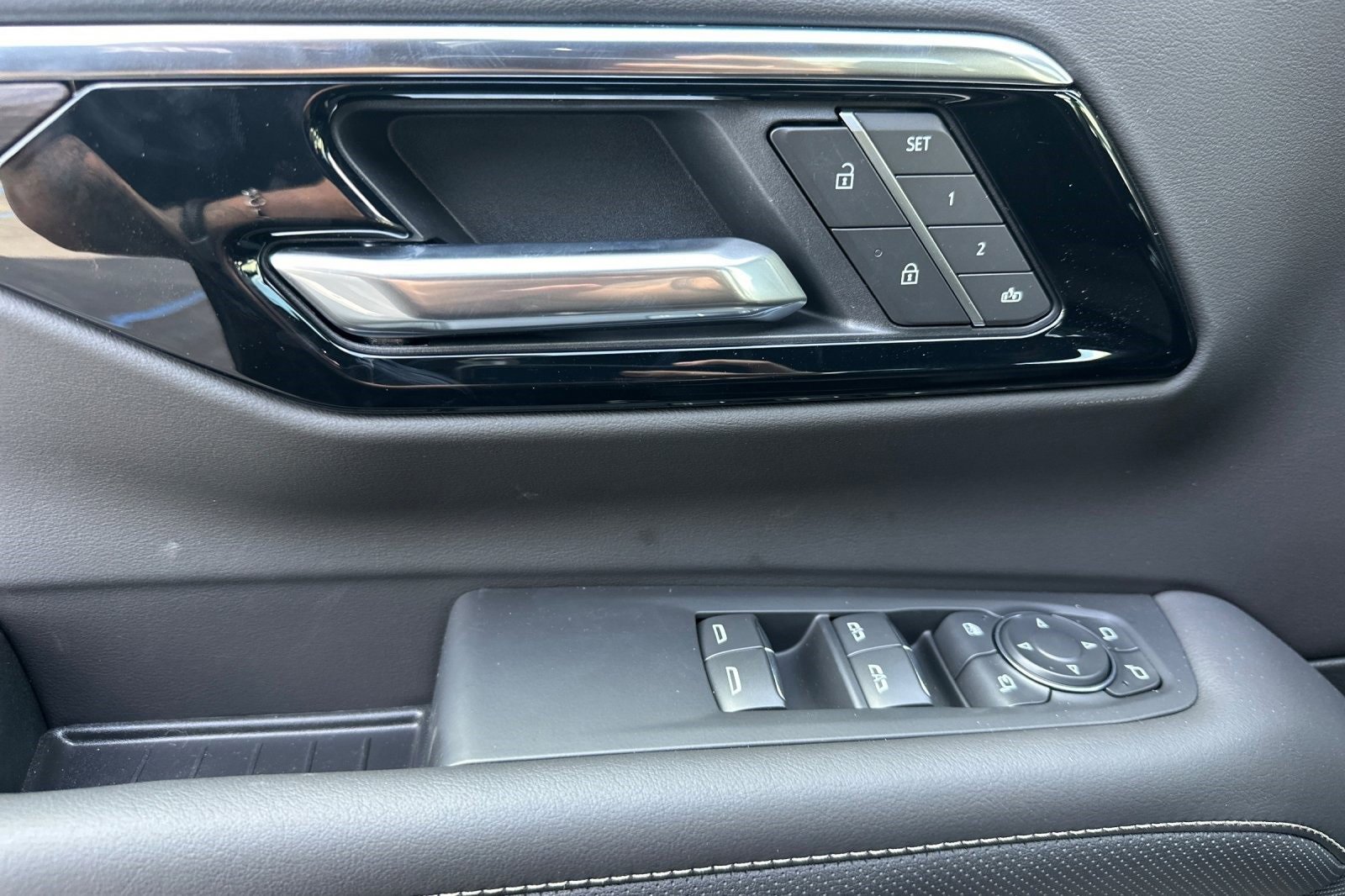2025 Chevrolet Tahoe Premier photo 9