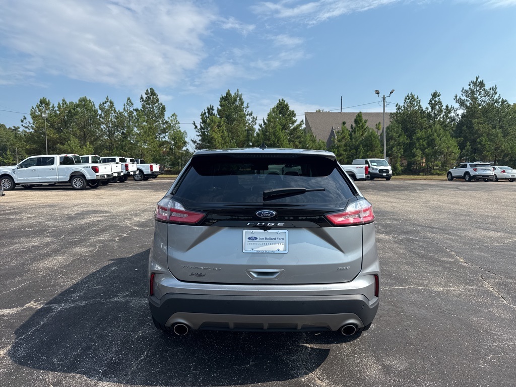 2024 Ford Edge Titanium photo 11