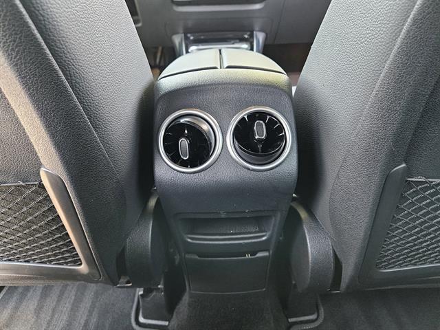 2025 Mercedes Benz GLB 250 photo 17