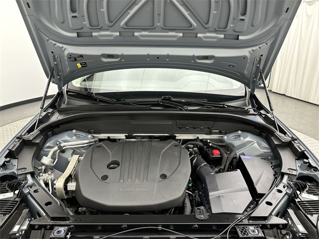 2023 Volvo XC60 B5 Plus photo 16
