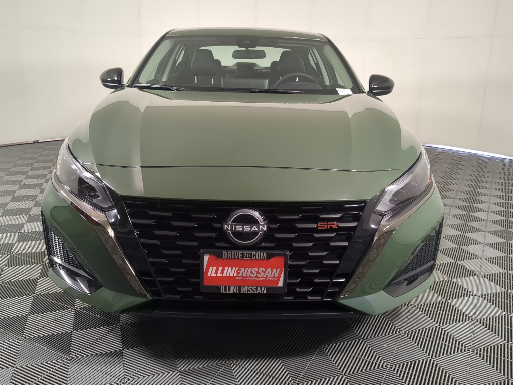 2025 Nissan Altima SR photo 2