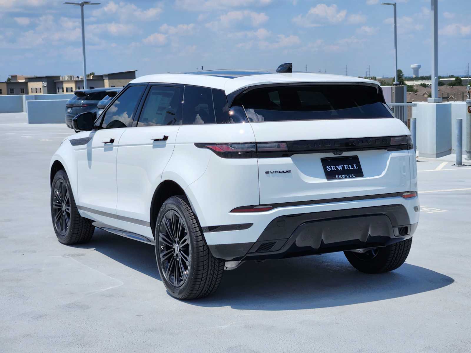 2026 Land Rover Range Rover Evoque Dynamic SE photo 4